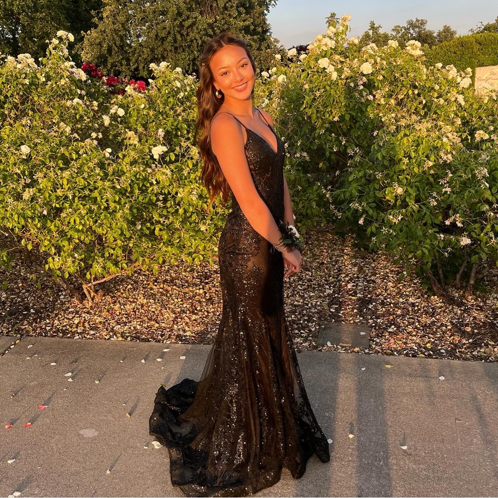 PROM DRESS - Picture 3 of 4